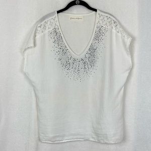 Graham & Spencer Women’s Linen Studded V-neck Top